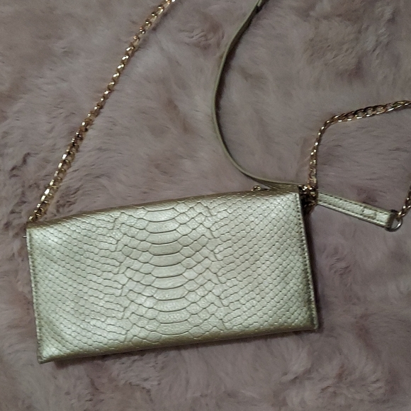 SALE‼️ Crossbody chain handbag - Picture 7 of 7